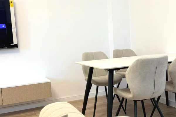 Shtepi me qera Apartament ne Tirane, 2+1, Mobilimi E mobiluar, Pagesa 800  Euro.