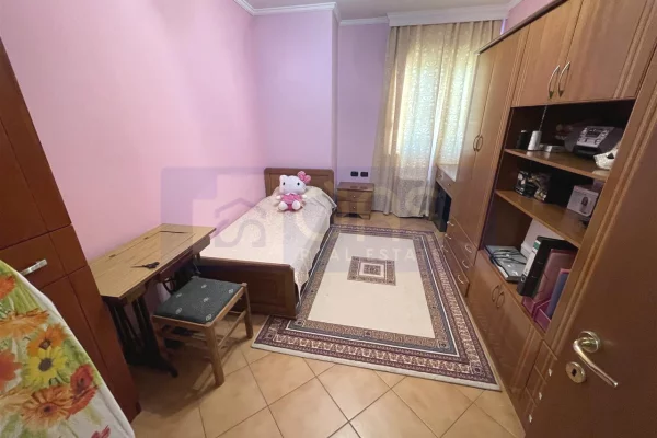 Shtepi me qera Apartament ne Tirane, 2+1, Mobilimi E mobiluar, Pagesa 1,000  Euro.