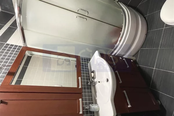 Shtepi me qera Apartament ne Tirane, 2+1, Mobilimi E mobiluar, Pagesa 1,000  Euro.