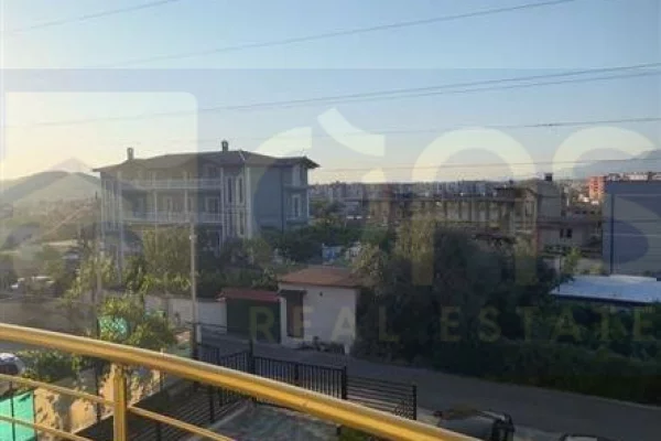 Shtepi me qera Shtepi Private ne Tirane, 3+1, Mobilimi E mobiluar, Pagesa 700  Euro.