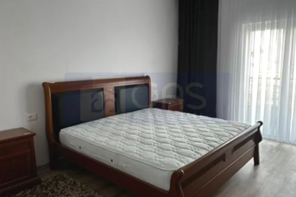 Shtepi me qera Shtepi Private ne Tirane, 3+1, Mobilimi E mobiluar, Pagesa 700  Euro.