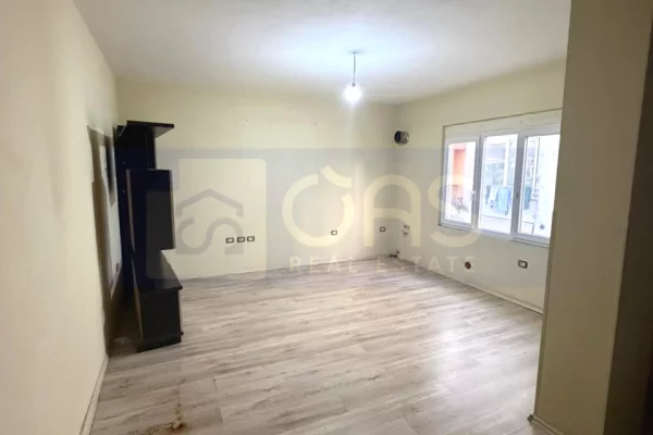 Shtepi me qera Apartament ne Tirane, 3+1, Mobilimi Pjeserisht e mobiluar, Pagesa 450  Euro.