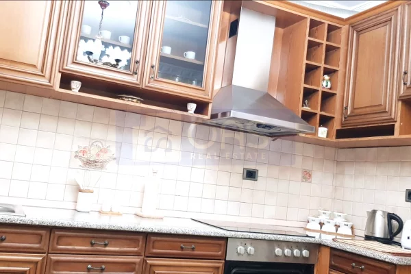 Shtepi me qera Apartament ne Tirane, 2+1, Mobilimi E mobiluar, Pagesa 65,000  Leke.