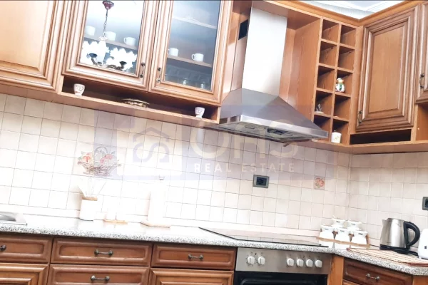 Shtepi me qera Apartament ne Tirane, 2+1, Mobilimi E mobiluar, Pagesa 65,000  Leke.