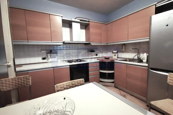 Shtepi me qera Apartament ne Tirane, 2+1, Mobilimi E mobiluar, Pagesa 90,000  Leke.