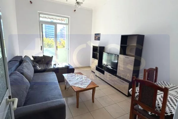 Jepet apartament me qera 1+1 tek Ish Parku. 40.000 leke