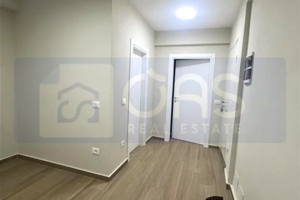 Jepet ambjent me qera per zyre/klinike ne Bllok 600 euro