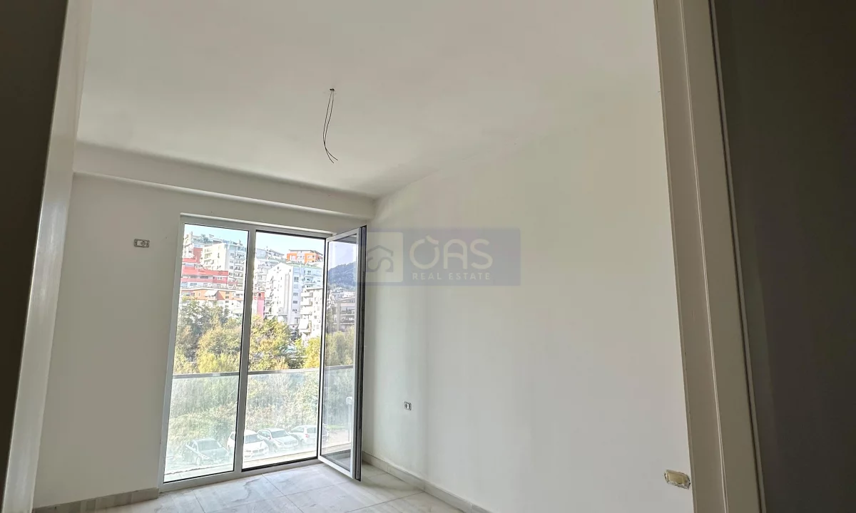Shtepi ne shitje Apartament ne Tirane, 2+1, Mobilimi Bosh, pa mobiluar, Pagesa 238,000  Euro.