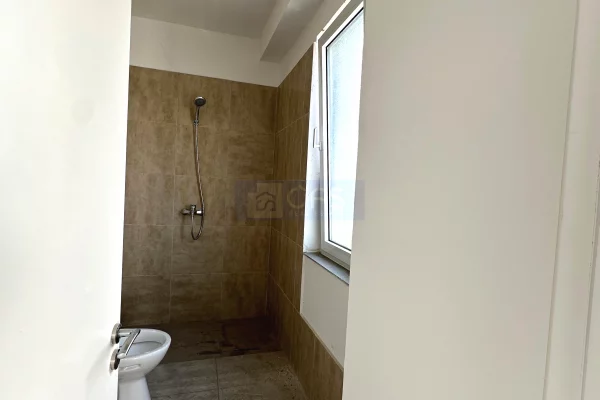 Shtepi ne shitje Apartament ne Tirane, 2+1, Mobilimi Bosh, pa mobiluar, Pagesa 238,000  Euro.
