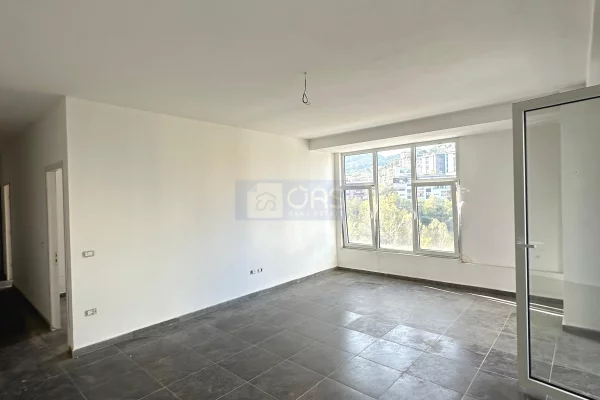 Shtepi ne shitje Apartament ne Tirane, 2+1, Mobilimi Bosh, pa mobiluar, Pagesa 238,000  Euro.