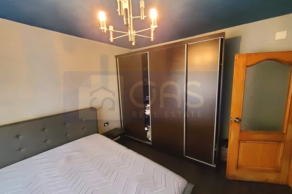 Shtepi ne shitje Apartament ne Tirane, 3+1, Mobilimi E mobiluar, Pagesa 225,000  Euro.