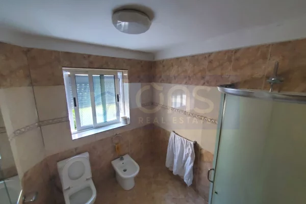 Shtepi ne shitje Apartament ne Tirane, 3+1, Mobilimi E mobiluar, Pagesa 225,000  Euro.