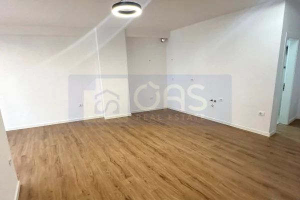 Shtepi ne shitje Apartament ne Tirane, 2+1, Mobilimi Pjeserisht e mobiluar, Pagesa 150,000  Euro.