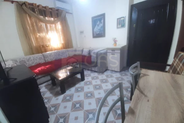 Shtepi me qera Apartament ne Tirane, 1+1, Mobilimi E mobiluar, Pagesa 450  Euro.