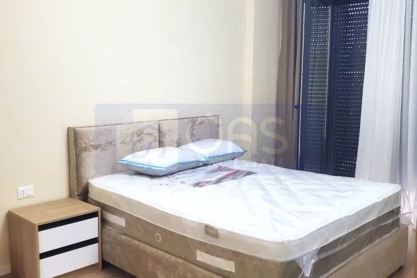 Shtepi me qera Apartament ne Tirane, 2+1, Mobilimi E mobiluar, Pagesa 1,300  Euro.