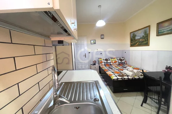 Shtepi me qera Apartament ne Tirane, Garsoniere, Mobilimi E mobiluar, Pagesa 370  Euro.