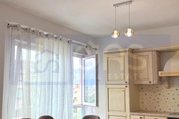 Shtepi me qera Apartament ne Tirane, 2+1, Mobilimi E mobiluar, Pagesa 700  Euro.