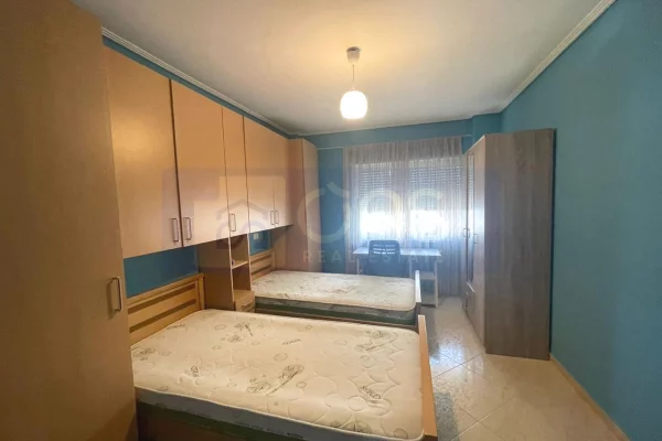 Shtepi ne shitje Apartament ne Tirane, 2+1, Mobilimi E mobiluar, Pagesa 183,000  Euro.