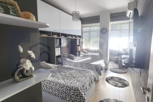 Jepet apartament e qira 2+1+2 ne Fresk 450 euro