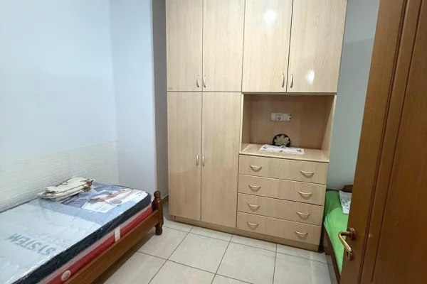 Shtepi me qera Apartament ne Tirane, 2+1, Mobilimi E mobiluar, Pagesa 550  Euro.