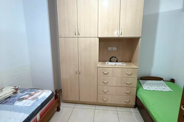 Shtepi me qera Apartament ne Tirane, 2+1, Mobilimi E mobiluar, Pagesa 550  Euro.