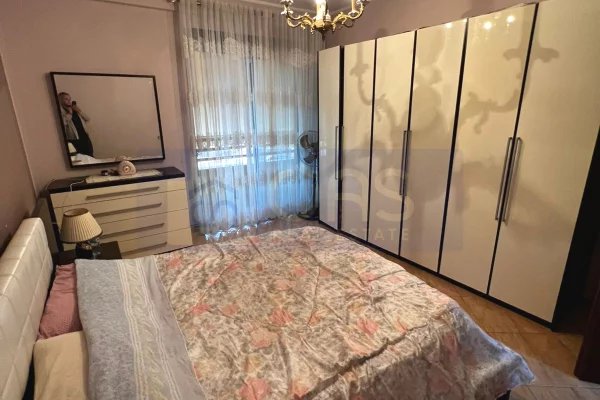 Shtepi me qera Apartament ne Tirane, 2+1, Mobilimi E mobiluar, Pagesa 550  Euro.