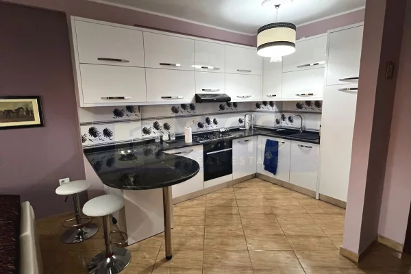 Shtepi me qera Apartament ne Tirane, 2+1, Mobilimi E mobiluar, Pagesa 550  Euro.