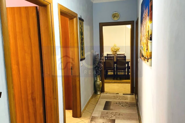 Shtepi me qera Apartament ne Tirane, 2+1, Mobilimi E mobiluar, Pagesa 550  Euro.