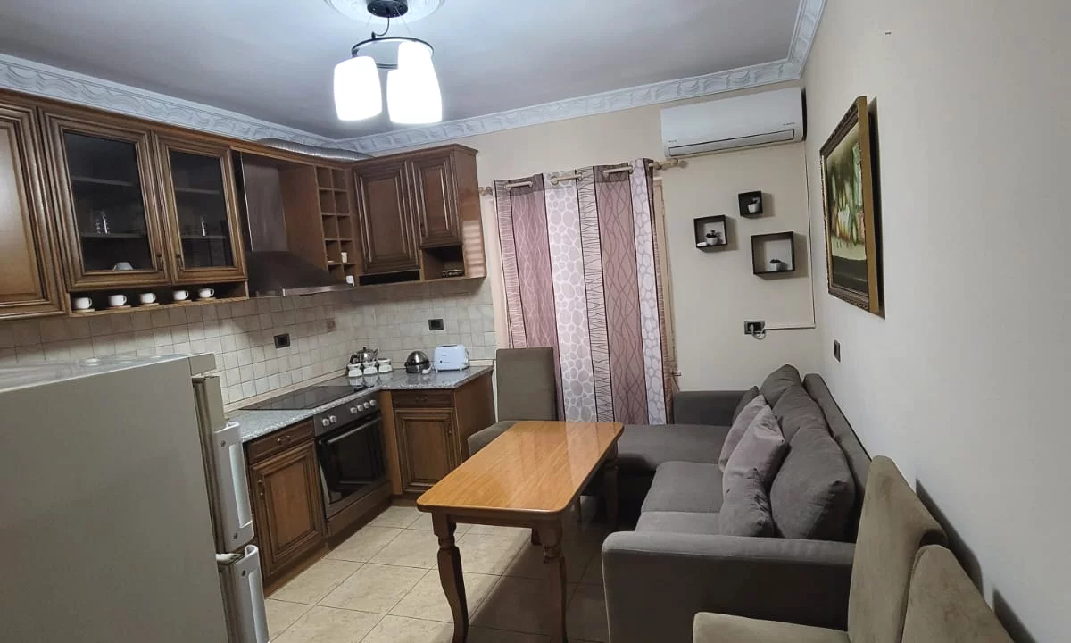 Shtepi me qera Apartament ne Tirane, 2+1, Mobilimi E mobiluar, Pagesa 650  Euro.