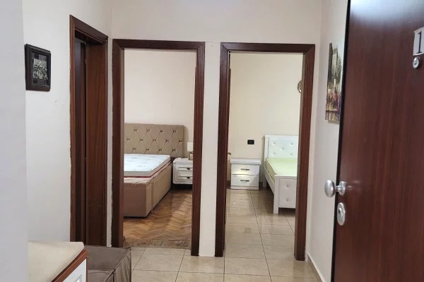 Shtepi me qera Apartament ne Tirane, 2+1, Mobilimi E mobiluar, Pagesa 650  Euro.
