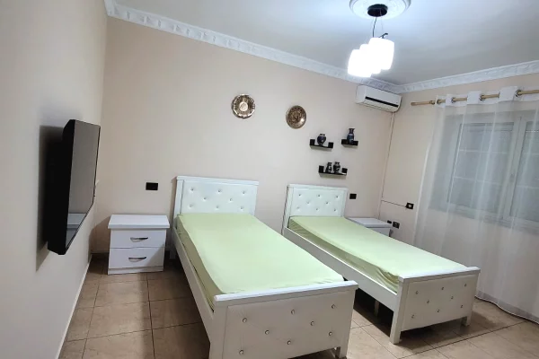 Shtepi me qera Apartament ne Tirane, 2+1, Mobilimi E mobiluar, Pagesa 650  Euro.