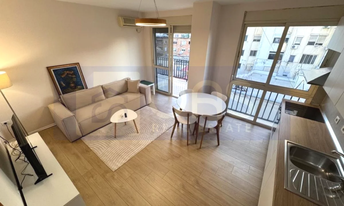 Shtepi me qera Apartament ne Tirane, 1+1, Mobilimi E mobiluar, Pagesa 750  Euro.