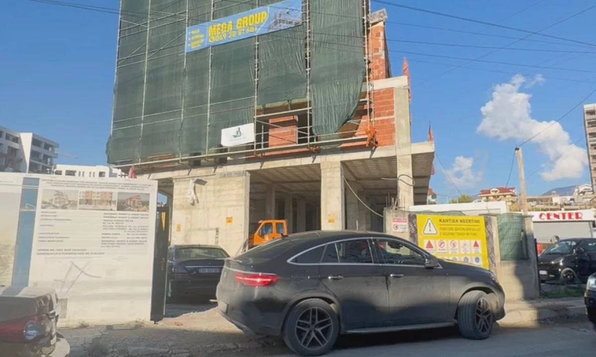 Shtepi ne shitje Penthose(kati i fundit panoramik) ne Tirane, 3+1, Mobilimi Bosh, pa mobiluar, Pagesa 163,500  Euro.