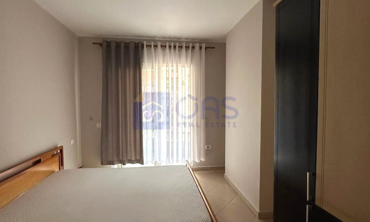 Shtepi me qera Apartament ne Tirane, 2+1, Mobilimi E mobiluar, Pagesa 55,000  Leke.