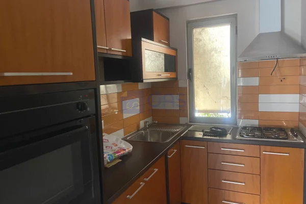 Shtepi me qera Apartament ne Tirane, 1+1, Mobilimi E mobiluar, Pagesa 45,000  Leke.