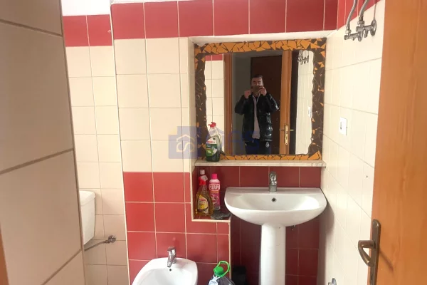 Shtepi me qera Apartament ne Tirane, 1+1, Mobilimi E mobiluar, Pagesa 45,000  Leke.