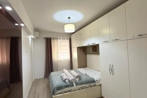 Shtepi me qera Apartament ne Tirane, 2+1, Mobilimi E mobiluar, Pagesa 55,000  Leke.