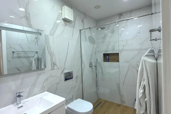 Shtepi me qera Apartament ne Tirane, 2+1, Mobilimi E mobiluar, Pagesa 55,000  Leke.