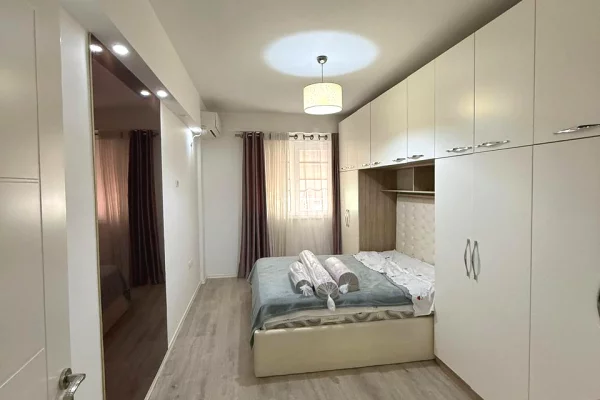 Shtepi me qera Apartament ne Tirane, 2+1, Mobilimi E mobiluar, Pagesa 55,000  Leke.