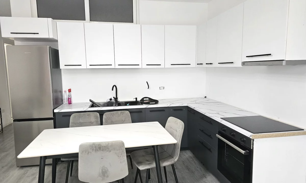 Shtepi me qera Apartament ne Tirane, 2+1, Mobilimi E mobiluar, Pagesa 700  Euro.