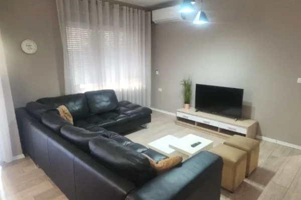 Shtepi me qera Apartament ne Tirane, 1+1, Mobilimi E mobiluar, Pagesa 65,000  Leke.