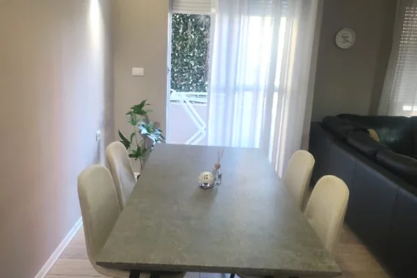 Shtepi me qera Apartament ne Tirane, 1+1, Mobilimi E mobiluar, Pagesa 65,000  Leke.