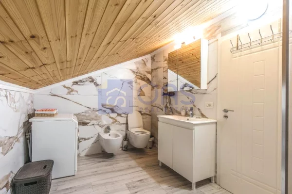 Shtepi me qera 2+1 ne Tirane - 60,000 Leke