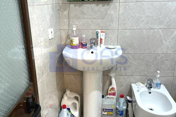 Shtepi me qera Apartament ne Tirane, 1+1, Mobilimi E mobiluar, Pagesa 50,000  Leke.