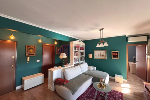 Shtepi me qera Apartament ne Tirane, 2+1, Mobilimi E mobiluar, Pagesa 75,000  Leke.