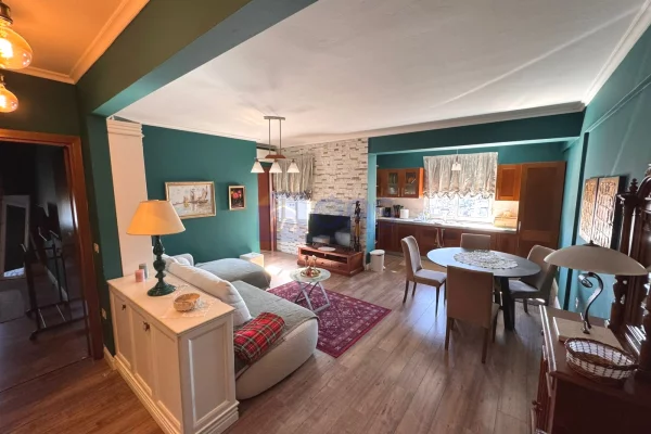 Shtepi me qera Apartament ne Tirane, 2+1, Mobilimi E mobiluar, Pagesa 75,000  Leke.