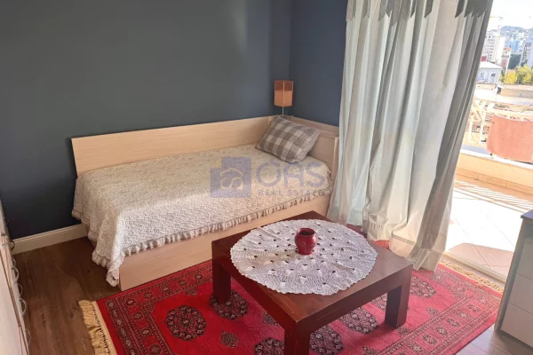 Shtepi me qera Apartament ne Tirane, 2+1, Mobilimi E mobiluar, Pagesa 75,000  Leke.