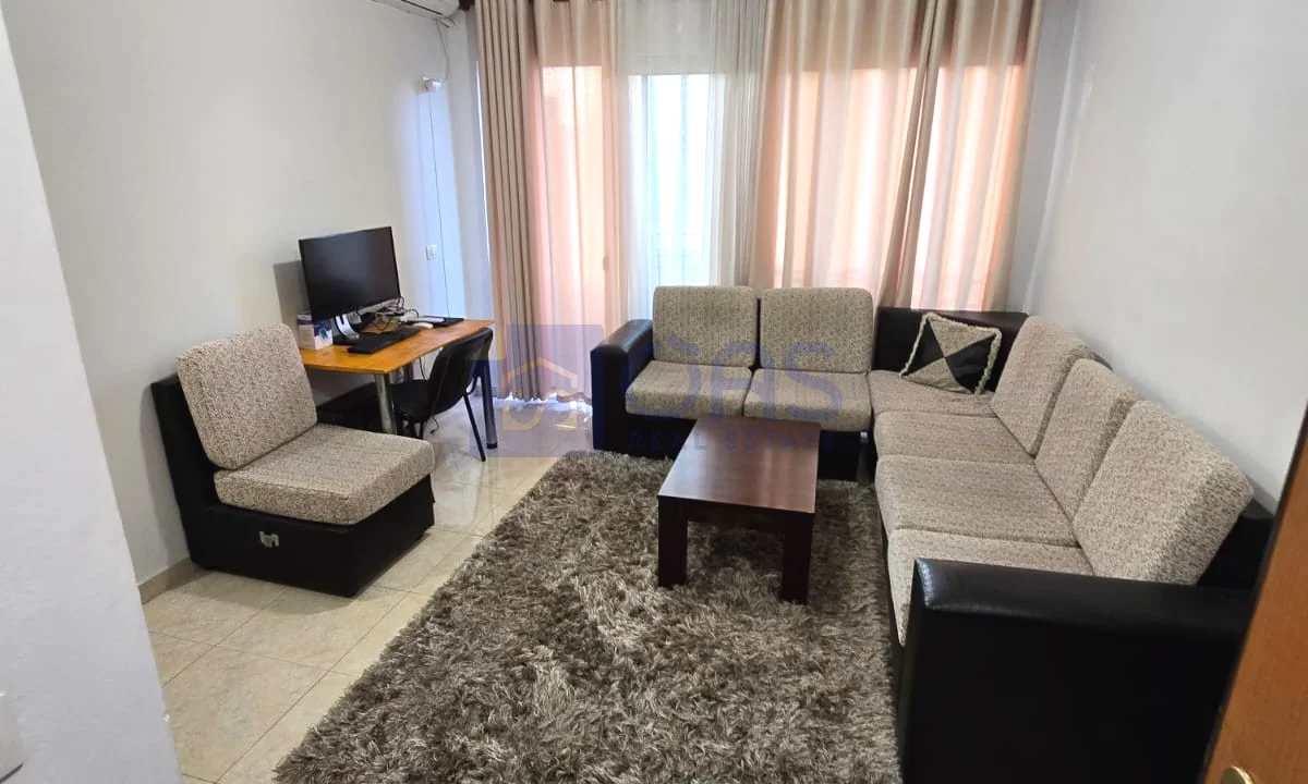 Shtepi me qera Apartament ne Tirane, 1+1, Mobilimi E mobiluar, Pagesa 450  Euro.