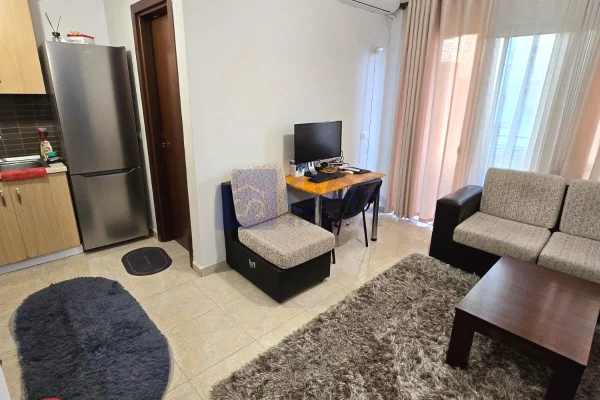 Shtepi me qera Apartament ne Tirane, 1+1, Mobilimi E mobiluar, Pagesa 450  Euro.