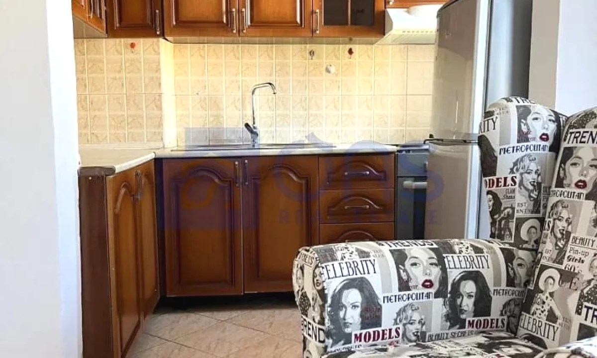 Shtepi me qera Apartament ne Tirane, 2+1, Mobilimi E mobiluar, Pagesa 400  Euro.